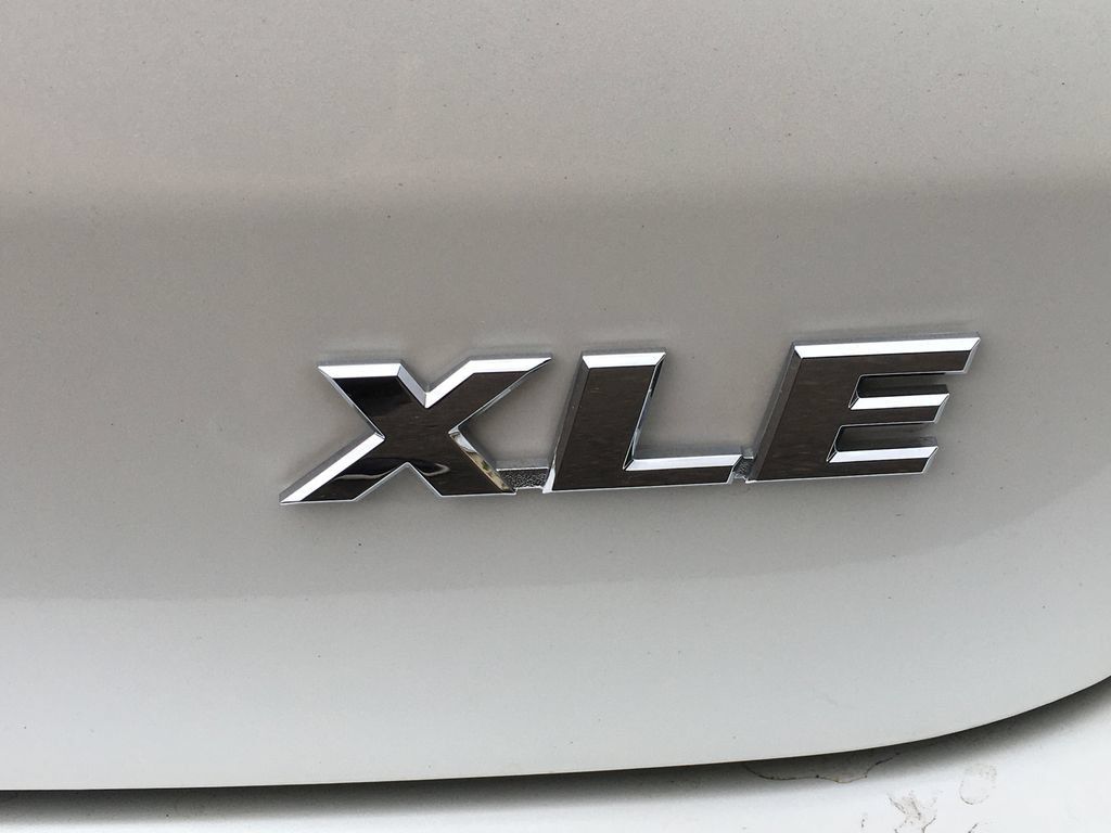 Used 2019 Toyota Highlander XLE AWD/4WD image 7
