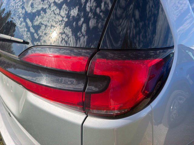 Used 2024 Chrysler Pacifica Touring-L FWD image 7