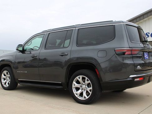 Used 2022 Jeep Wagoneer Series II AWD/4WD image 7