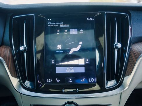 Used 2020 Volvo S60 T6 Momentum image 36