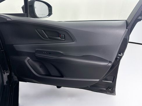 Used 2025 Toyota Prius LE FWD image 31