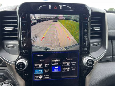 Used 2019 RAM 1500 Laramie AWD/4WD image 12