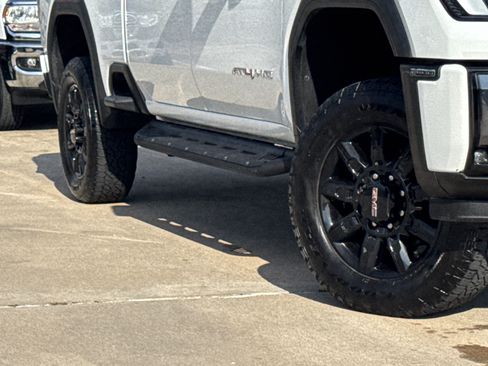 Used 2024 GMC Sierra 2500 AT4 w/ AT4 Preferred Package image 3