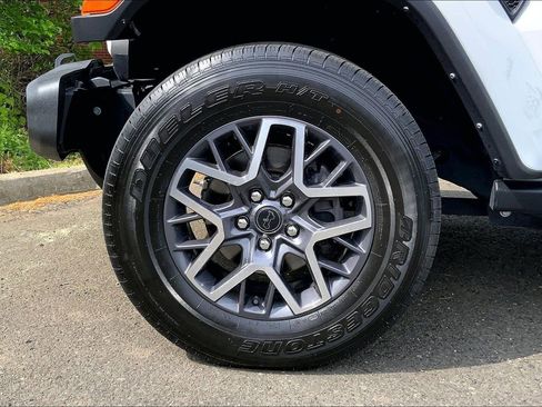 Certified 2024 Jeep Wrangler Unlimited Sahara AWD/4WD image 8