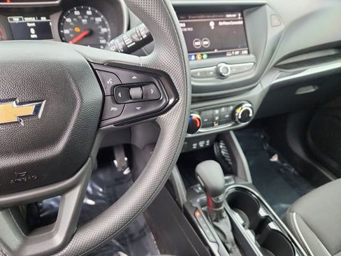 Used 2023 Chevrolet TrailBlazer LS image 34