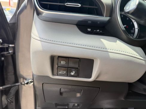 Used 2021 Toyota Highlander Limited FWD image 28
