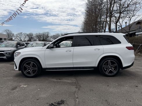Used 2024 Mercedes-Benz GLS 450 4MATIC image 3
