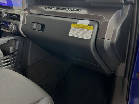 Used 2025 Toyota Tacoma TRD Sport image 34