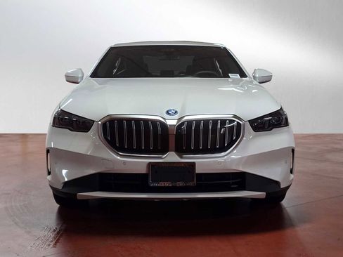 Used 2024 BMW i5 eDrive40i w/ Premium Package image 2