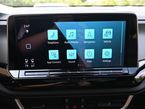 Used 2024 Volkswagen Atlas Cross Sport SEL Premium R-Line image 27