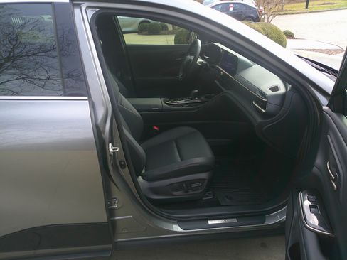 Used 2026 Toyota Crown XLE image 33