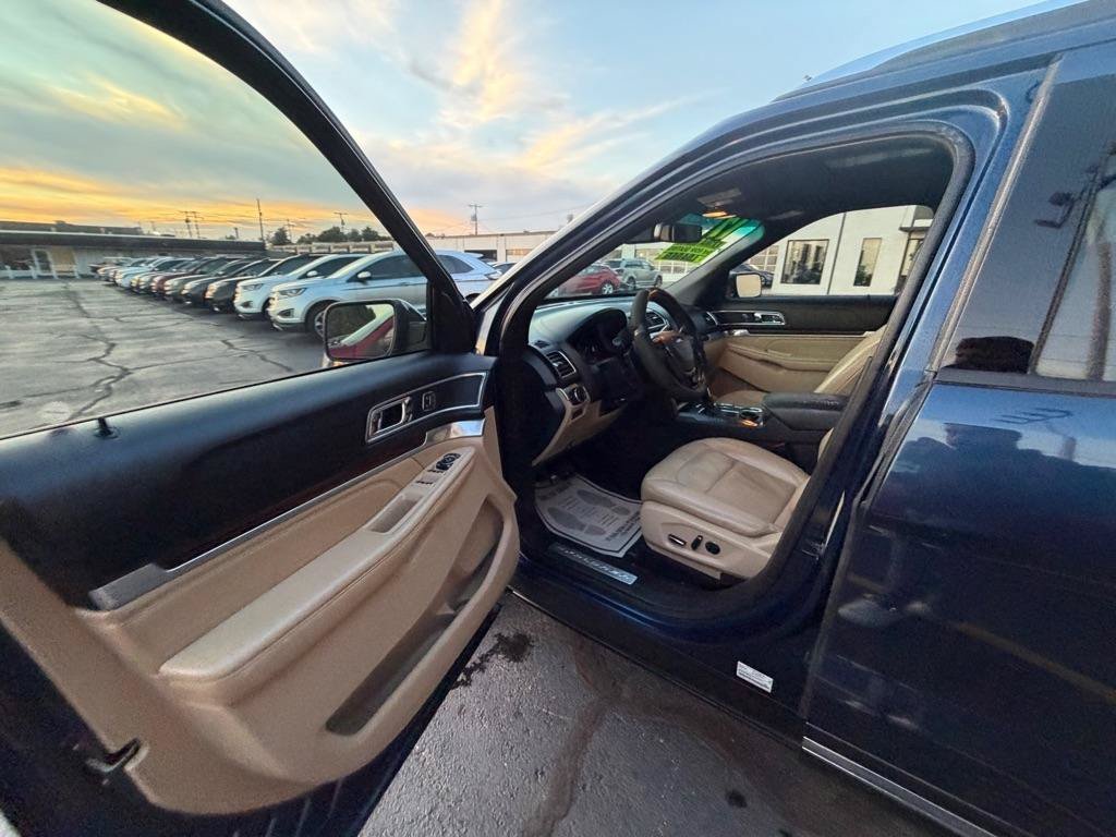Used 2017 Ford Explorer Limited w/ Equipment Group 301A FWD image 36