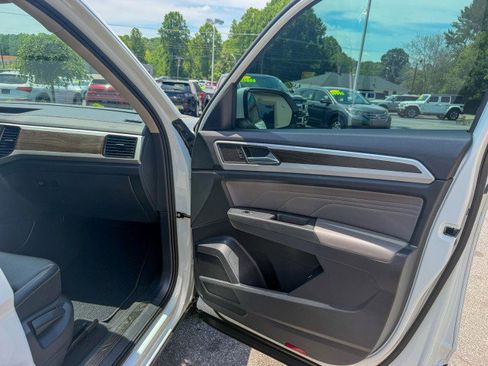 Used 2022 Volkswagen Atlas SE FWD image 17