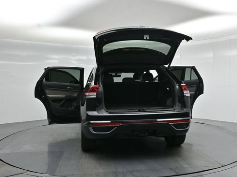Used 2023 Volkswagen Atlas Cross Sport SE w/ Black Wheel Package AWD/4WD image 30