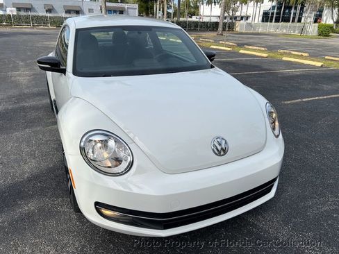 Used 2012 Volkswagen Beetle Launch Edition image 15