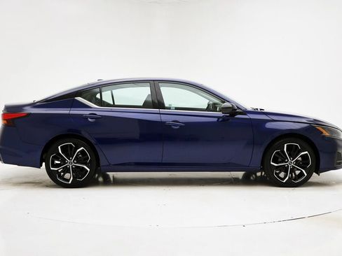 Used 2024 Nissan Altima 2.5 SR image 2