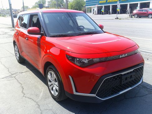 Used 2023 Kia Soul LX FWD image 8