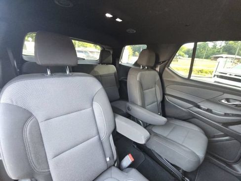 Used 2023 Chevrolet Traverse LT FWD image 15