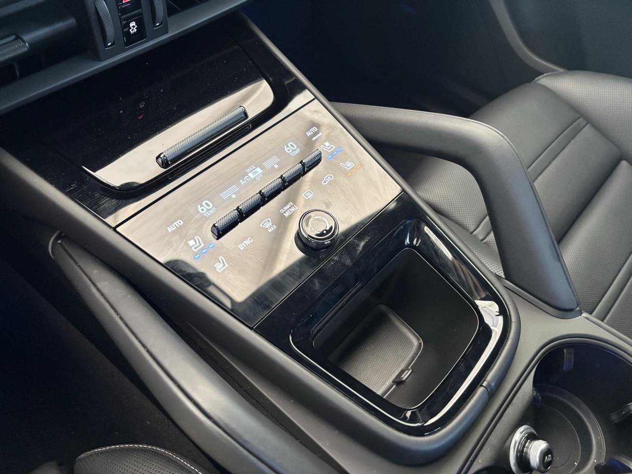 Used 2025 Porsche Cayenne GTS AWD/4WD image 15