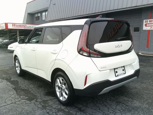 Used 2023 Kia Soul LX w/ Option Group 015 FWD image 3