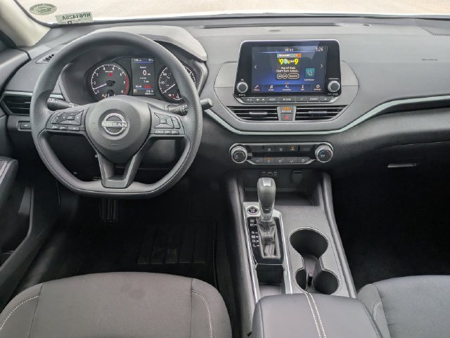 Used 2025 Nissan Altima 2.5 S FWD image 30
