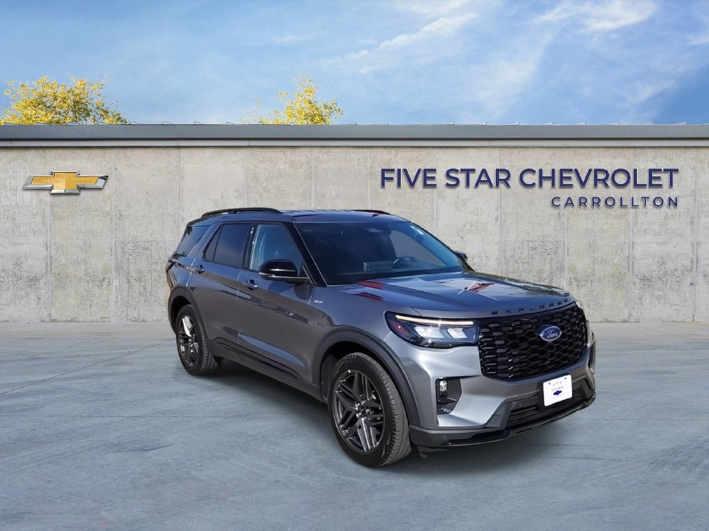 Used 2025 Ford Explorer ST-Line w/ ST-Line Street Pack AWD/4WD image 2