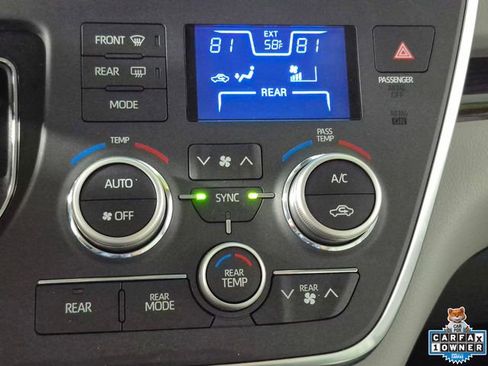 Used 2018 Toyota Sienna XLE Premium FWD image 19