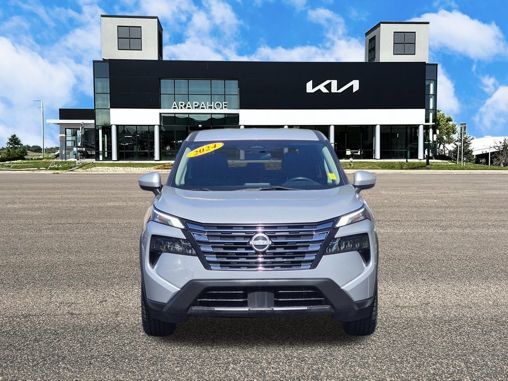 Used 2024 Nissan Rogue SV AWD/4WD image 3