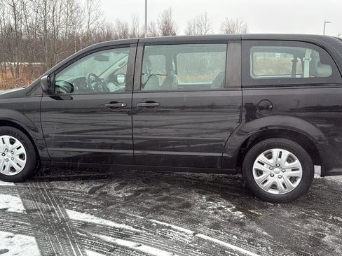 Used 2015 Dodge Grand Caravan American Value Package w/ UConnect Hands-Free Group image 12