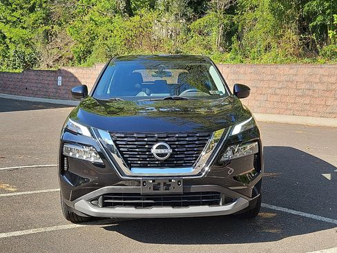 Certified 2023 Nissan Rogue SV AWD/4WD image 2