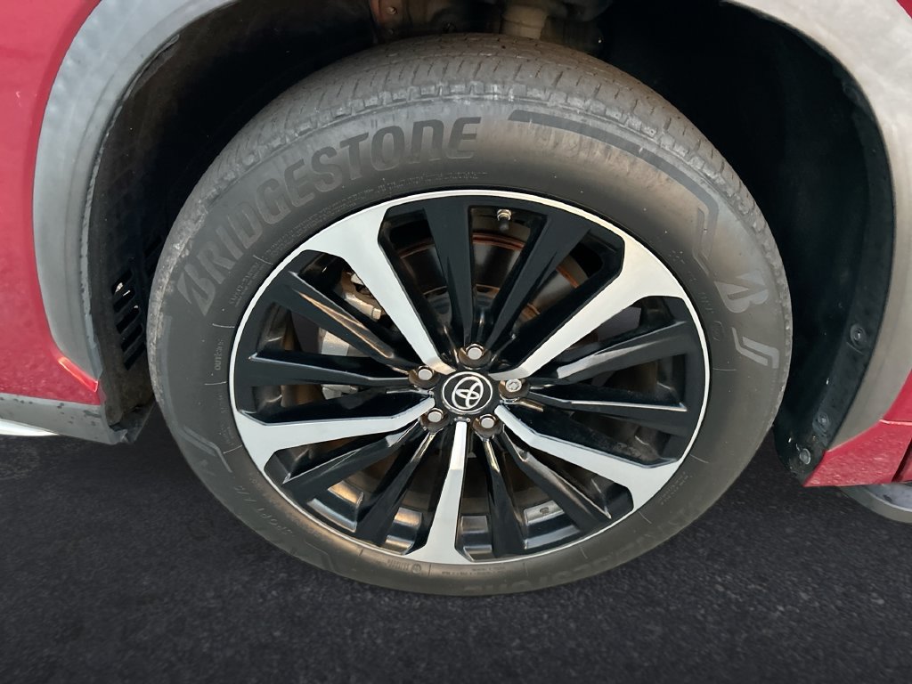 Used 2022 Toyota Highlander XSE FWD image 10