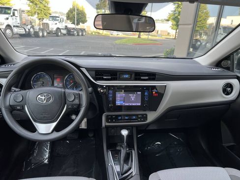 Used 2019 Toyota Corolla LE w/ Carpet Mat Package (TMS) FWD image 13