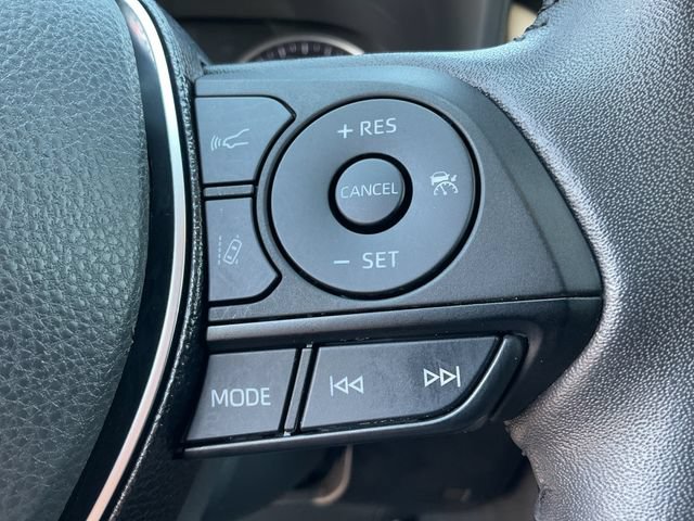 Certified 2022 Toyota RAV4 XLE w/ XLE Grade Weather Package AWD/4WD image 20
