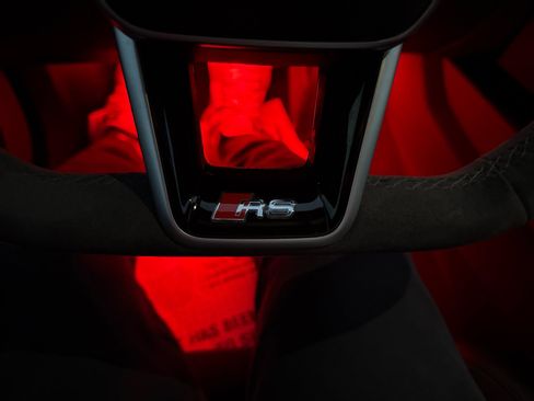 Used 2022 Audi e-tron GT Premium Plus w/ Performance Package image 39