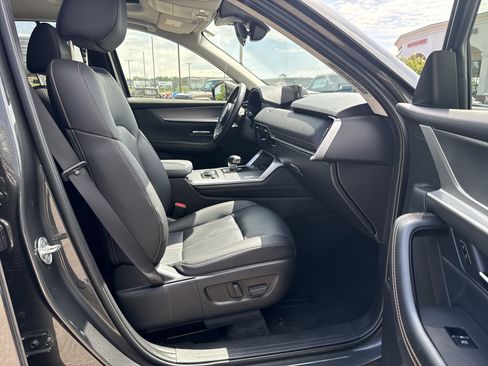 Used 2024 MAZDA CX-90 3.3 Turbo w/ Preferred Package AWD/4WD image 13
