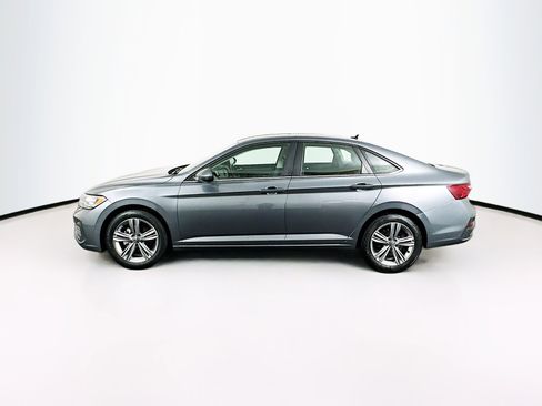 Used 2024 Volkswagen Jetta SE image 4