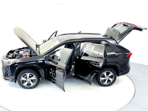 Certified 2022 Toyota RAV4 SE image 22