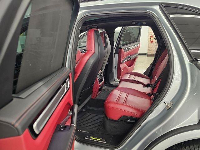 Used 2022 Porsche Cayenne Turbo S AWD/4WD image 35