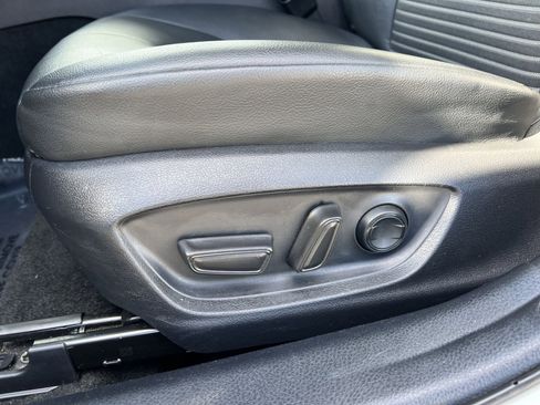 Used 2022 Toyota Camry SE image 14