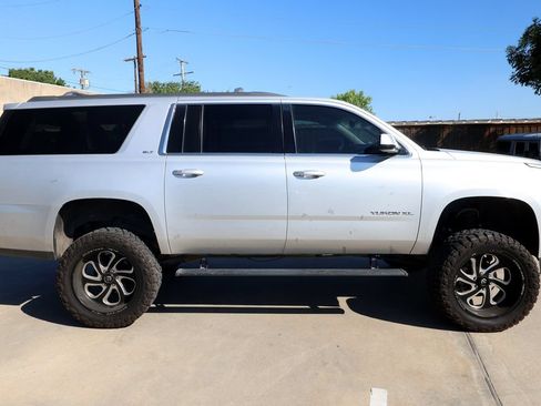 Used 2017 GMC Yukon XL SLT w/ Open Road Package AWD/4WD image 4