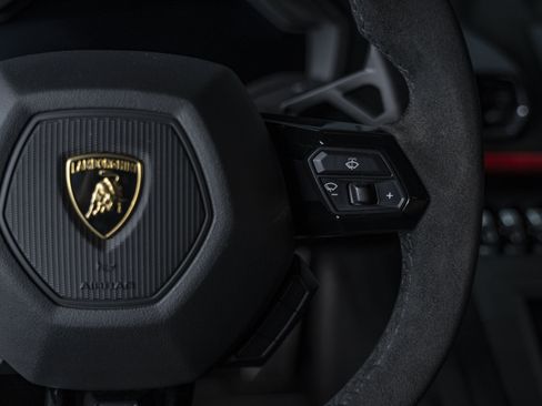 Used 2024 Lamborghini Huracan STO RWD image 39