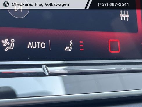 New 2025 Volkswagen Tiguan SE image 37