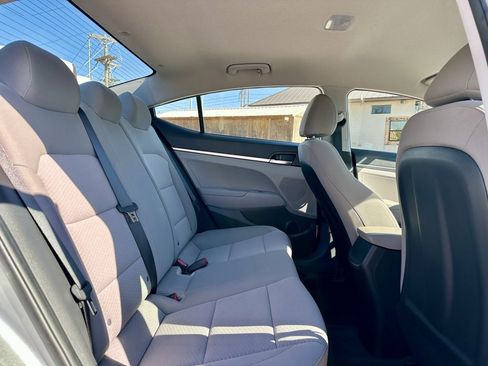 Used 2020 Hyundai Elantra SE image 11