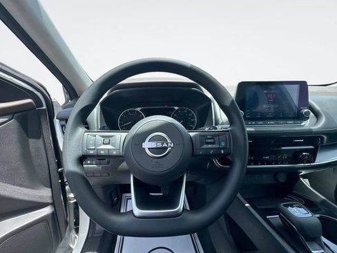 Used 2022 Nissan Rogue SV AWD/4WD image 17