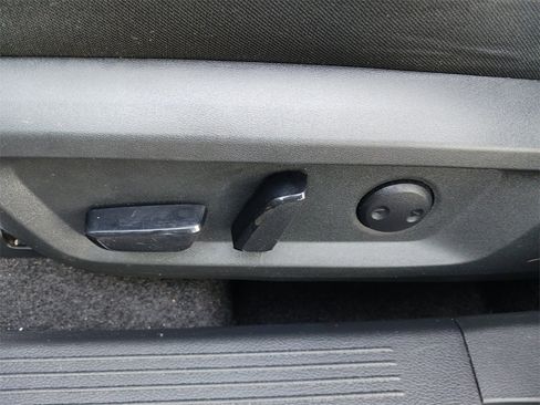 Used 2024 Nissan Rogue SV image 30