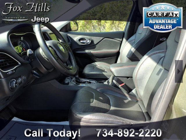 Used 2019 Jeep Cherokee Trailhawk AWD/4WD image 14
