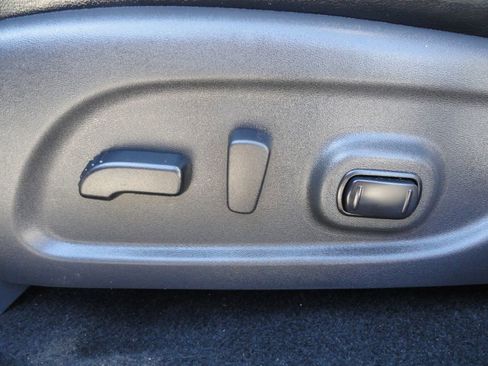 Used 2019 Nissan Pathfinder SL image 35