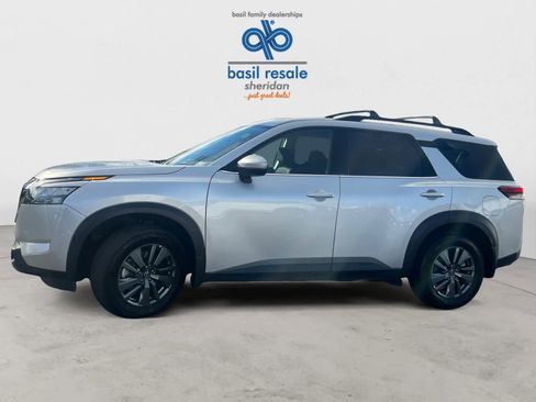 Used 2024 Nissan Pathfinder SV w/ SV Premium Package image 4