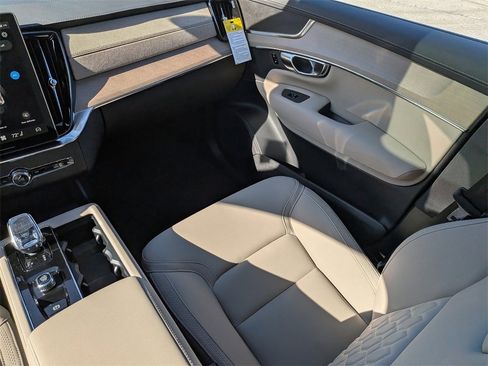 New 2026 Volvo XC90 B5 Core w/ Protection Package Premier image 19