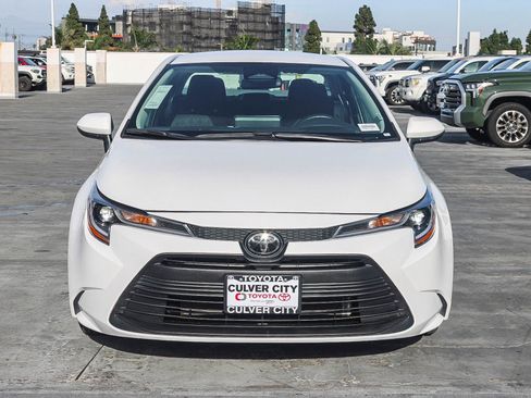 Used 2024 Toyota Corolla LE image 2